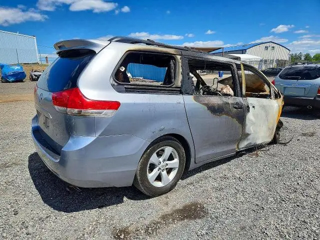 2011 TOYOTA SIENNA LE  