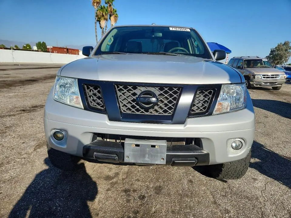 2013 NISSAN FRONTIER SV  