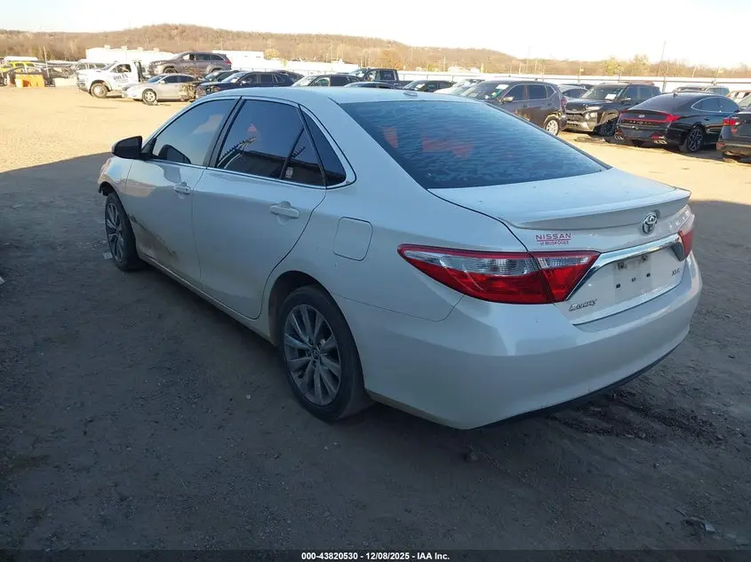 2016 TOYOTA CAMRY XLE