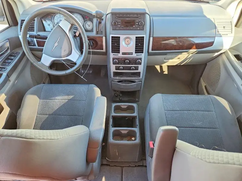 2010 CHRYSLER TOWN & COUNTRY TOURING  