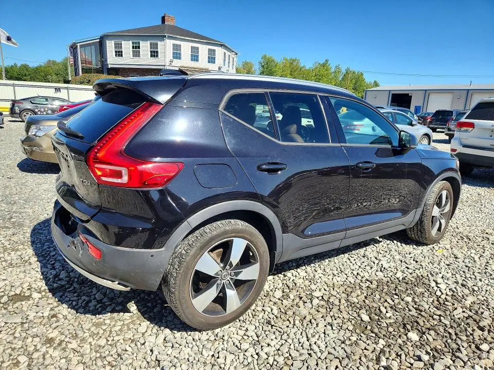 2019 VOLVO XC40 T5 MOMENTUM  