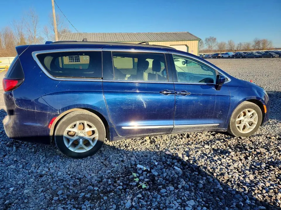 2017 CHRYSLER PACIFICA TOURING L  
