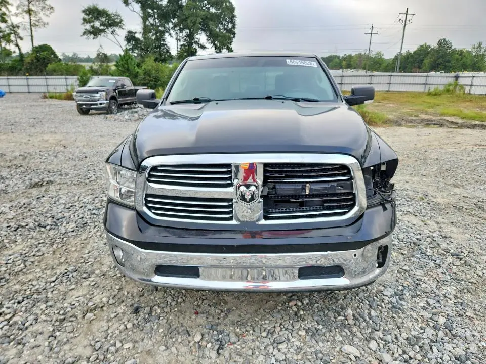 2015 RAM 1500 SLT  