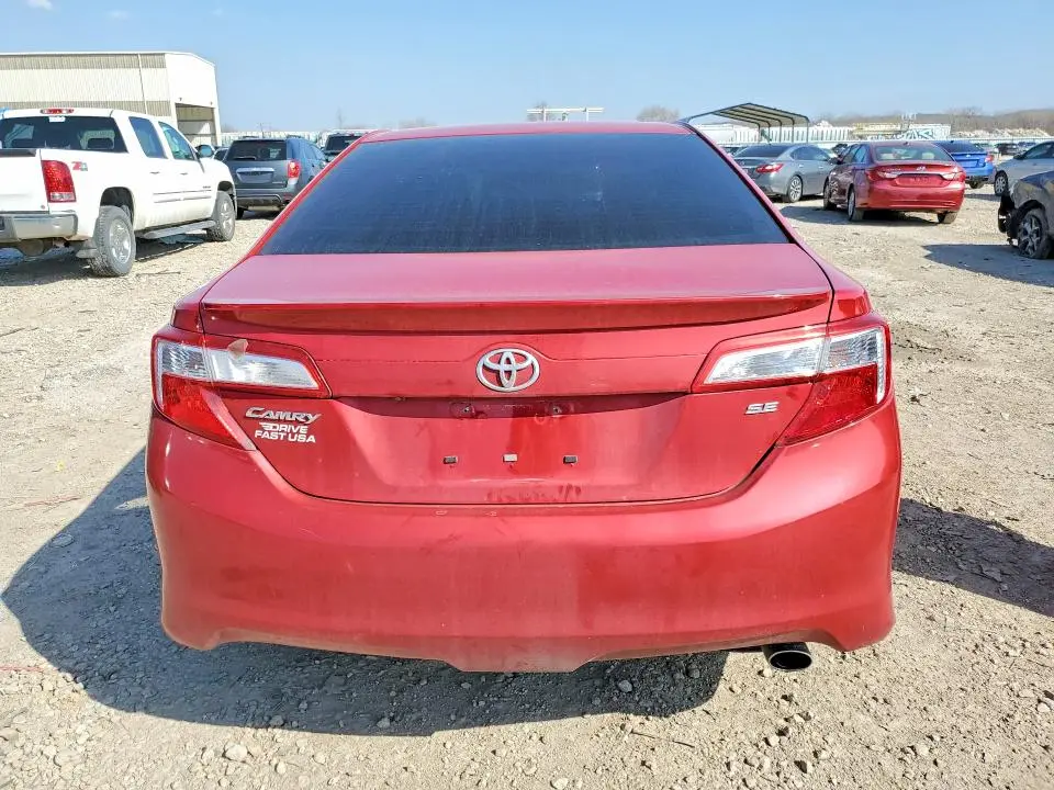 2014 TOYOTA CAMRY SE  