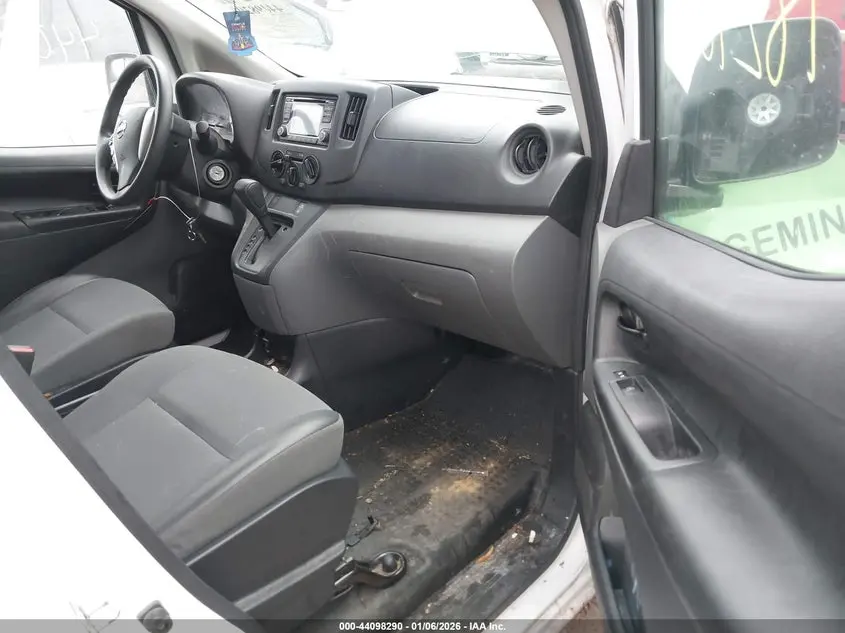 2019 NISSAN NV200 S