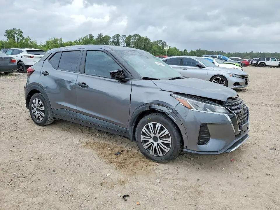 2021 NISSAN KICKS S  