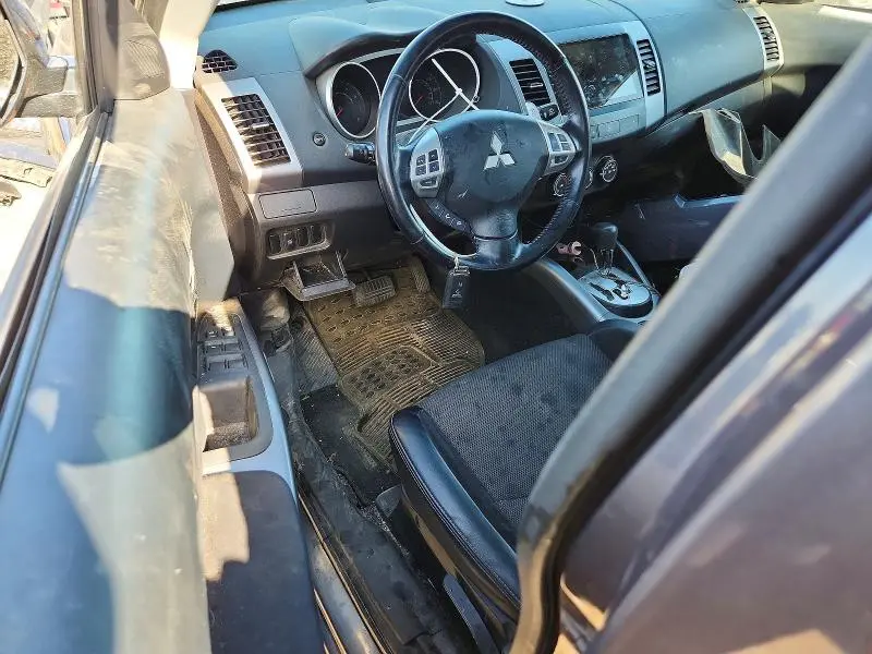 2010 MITSUBISHI OUTLANDER SE  