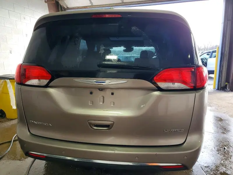 2017 CHRYSLER PACIFICA LIMITED  