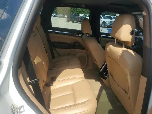 2017 PORSCHE CAYENNE   