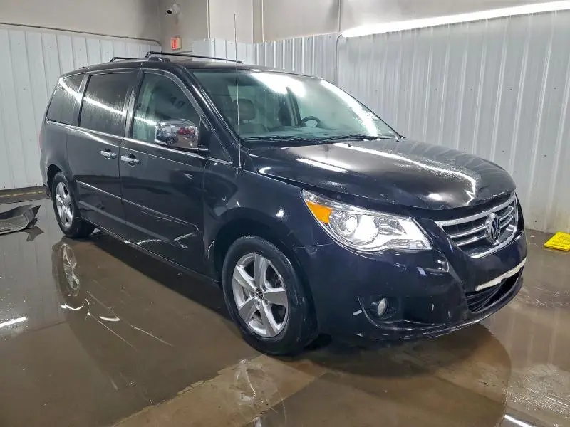 2014 VOLKSWAGEN ROUTAN SEL PREMIUM  