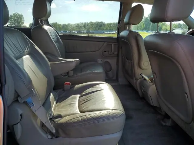 2010 TOYOTA SIENNA XLE  