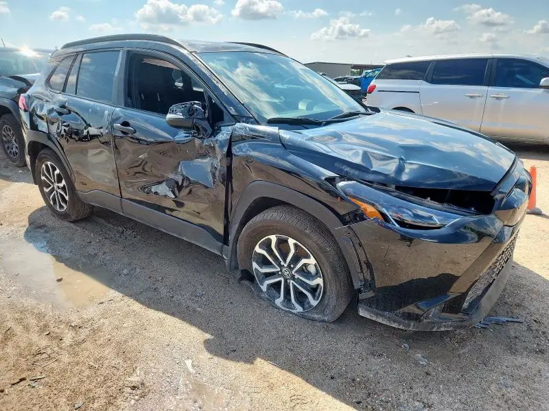 2024 TOYOTA COROLLA CROSS SE  