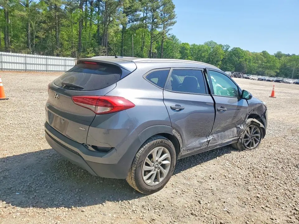 2016 HYUNDAI TUCSON SE  