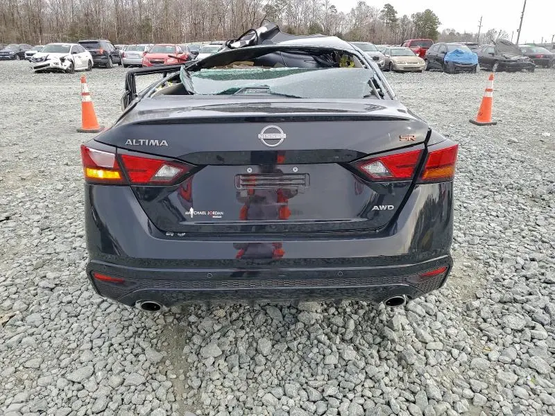 2025 NISSAN ALTIMA SR  