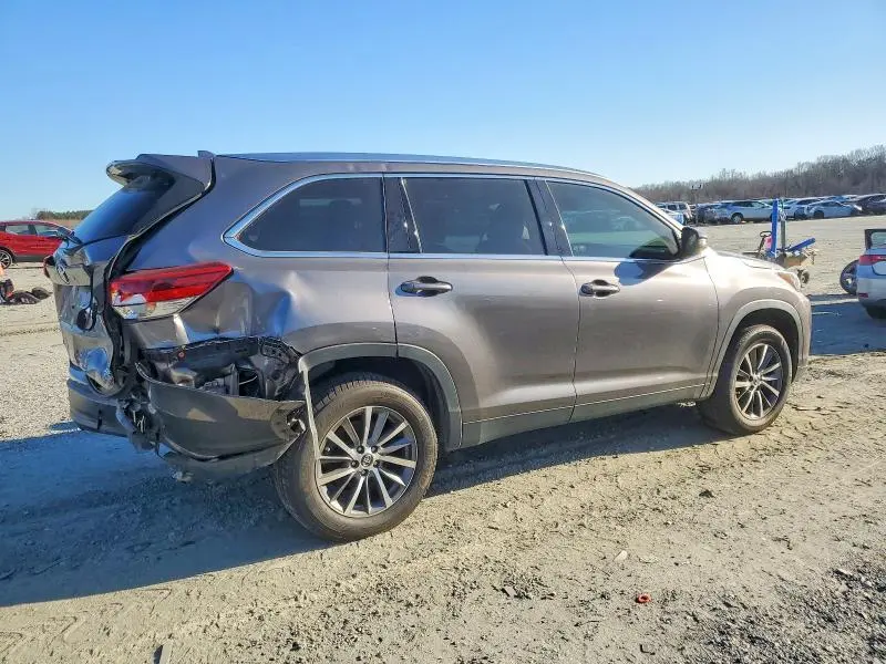 2019 TOYOTA HIGHLANDER SE  