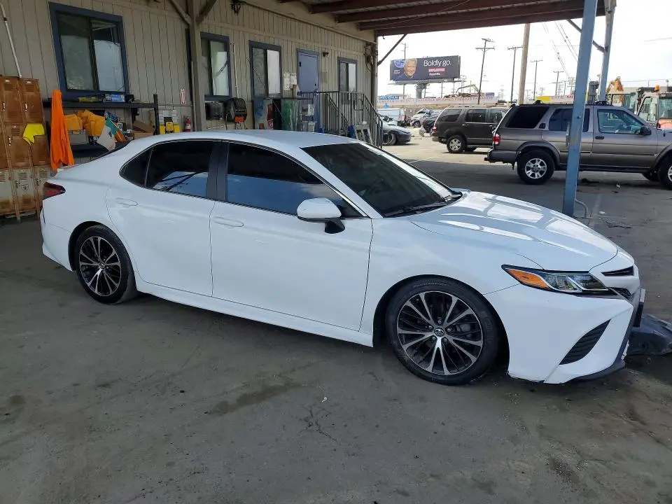 2018 TOYOTA CAMRY SE  