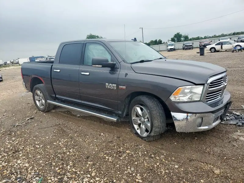 2016 RAM 1500 SLT  