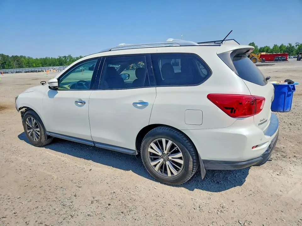 2017 NISSAN PATHFINDER SL  
