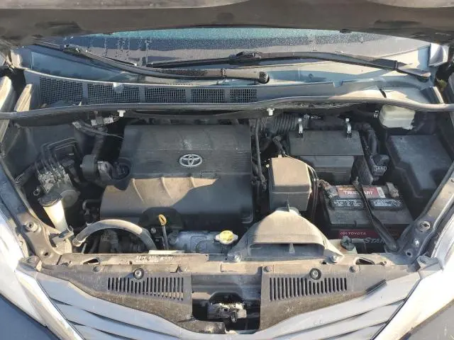 2014 TOYOTA SIENNA XLE  