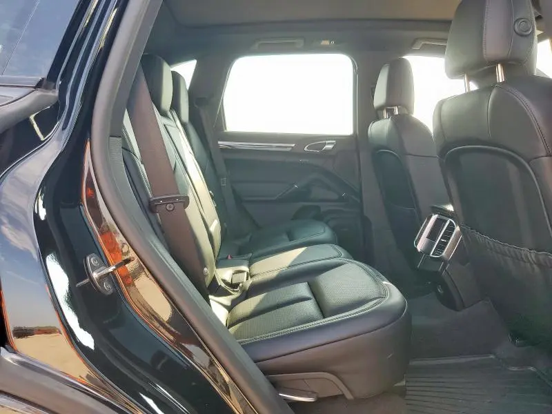 2017 PORSCHE CAYENNE   