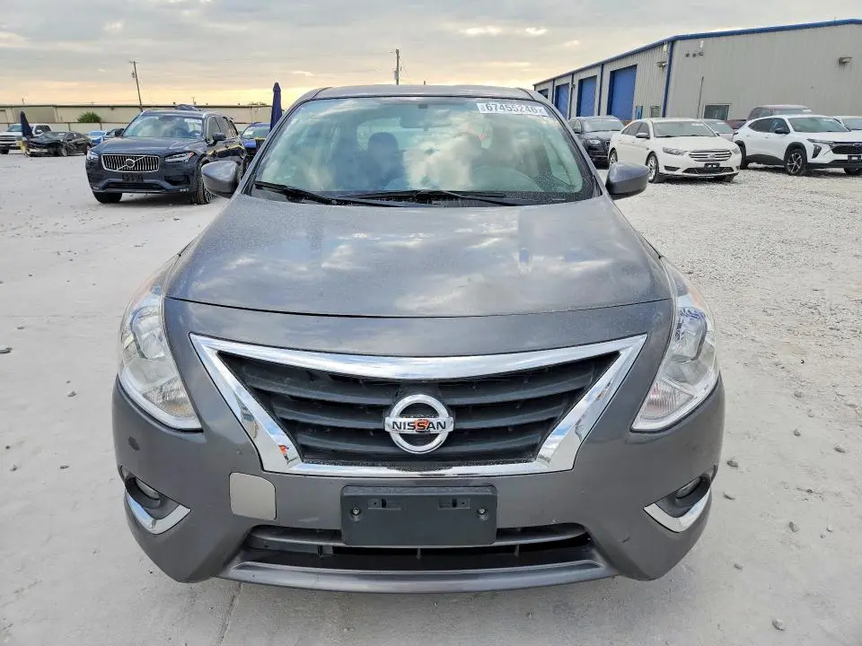 2019 NISSAN VERSA SV  
