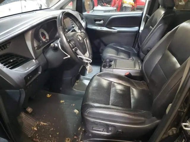 2019 TOYOTA SIENNA SE  