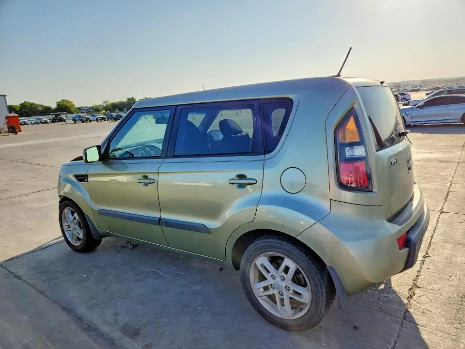 2011 KIA SOUL +  