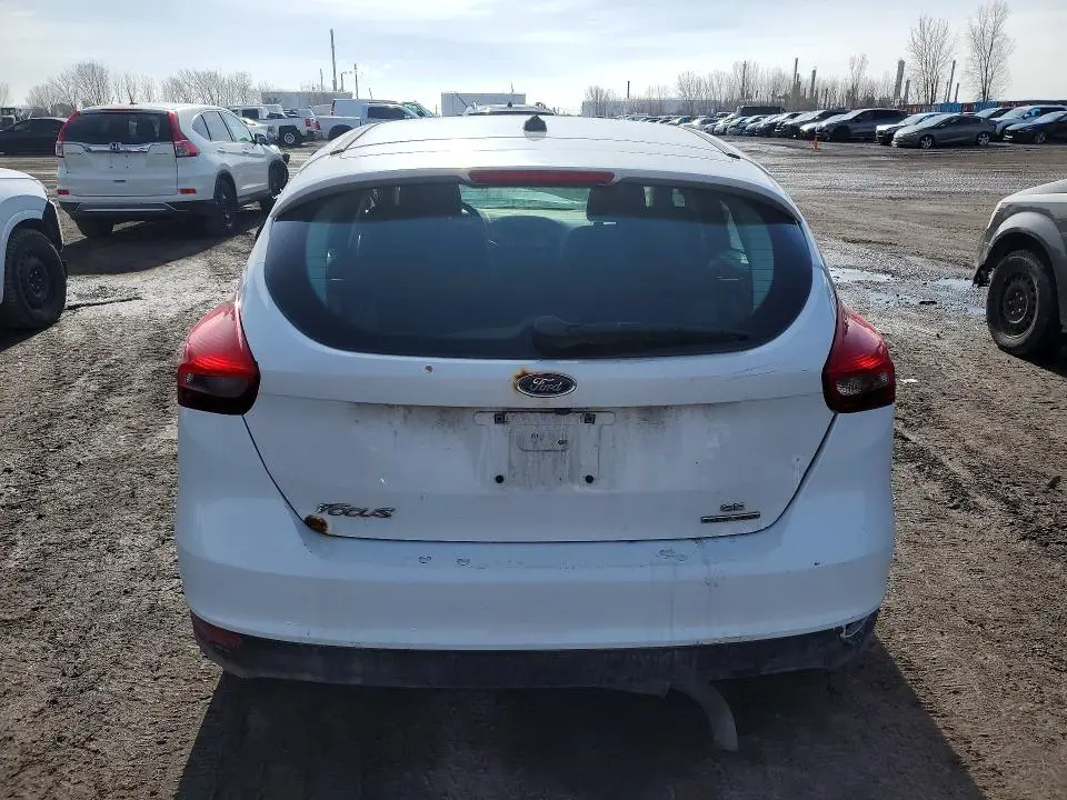 2015 FORD FOCUS SE  