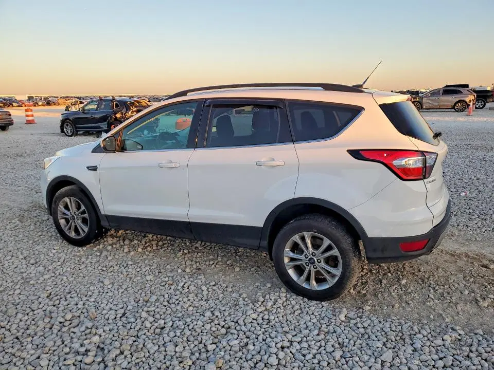 2018 FORD ESCAPE SE  