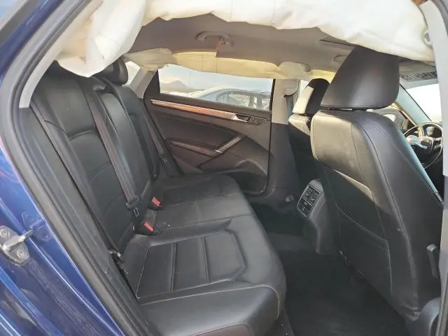 2016 VOLKSWAGEN PASSAT SE  