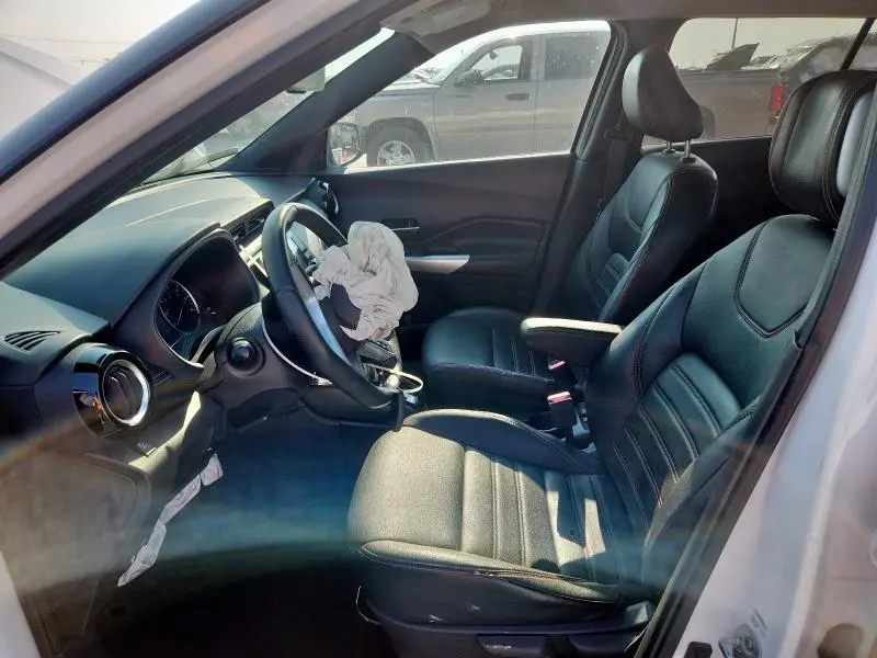 2019 NISSAN KICKS S  
