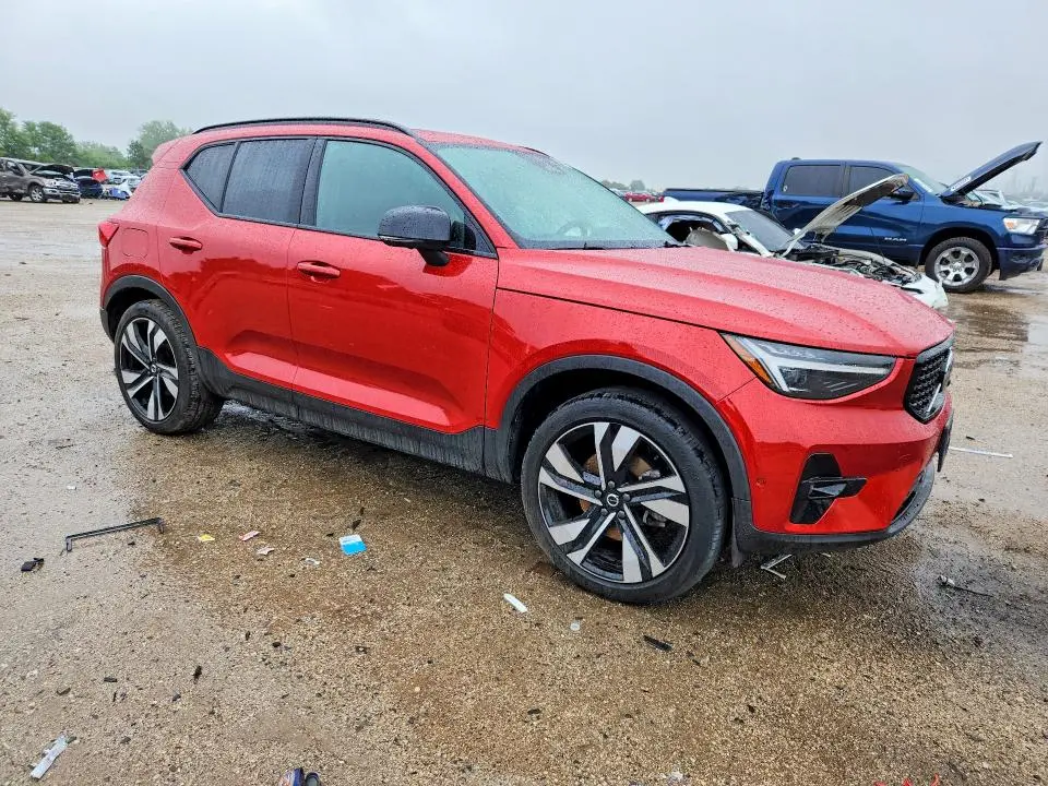 2023 VOLVO XC40 ULTIMATE  