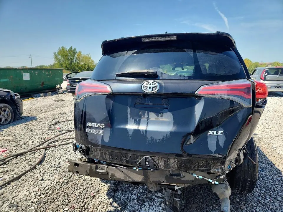 2018 TOYOTA RAV4 XLE  
