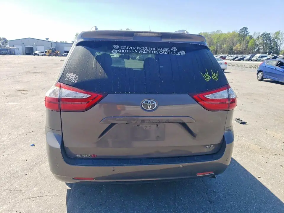 2015 TOYOTA SIENNA XLE 8-PASSENGER  