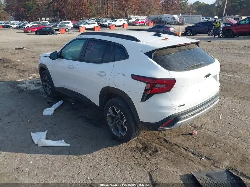 2025 CHEVROLET TRAX FWD LT