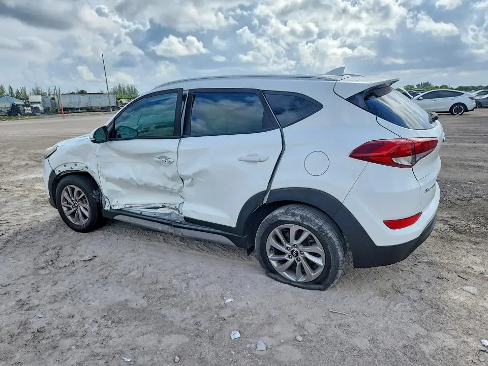 2017 HYUNDAI TUCSON SE PLUS  