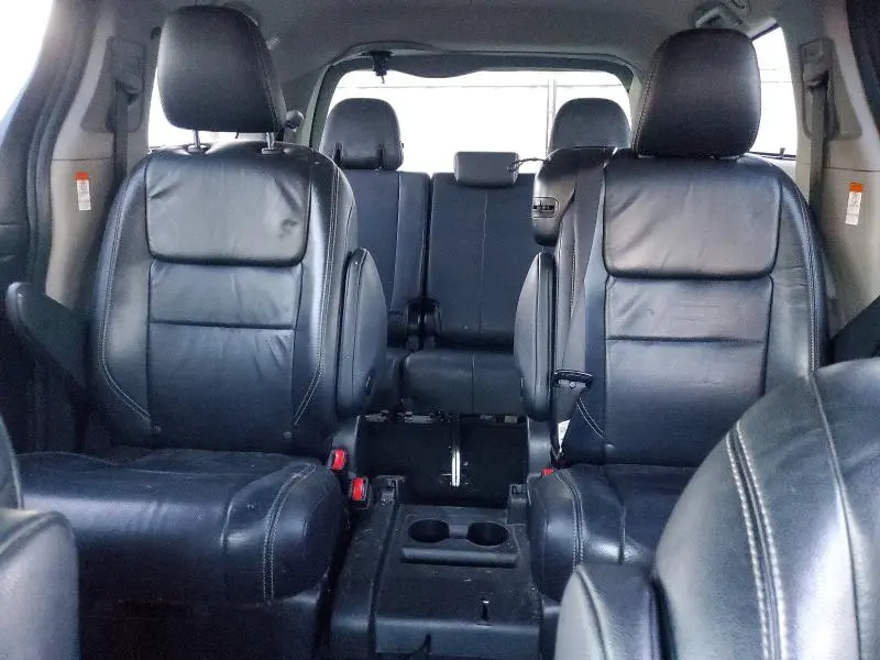 2018 TOYOTA SIENNA SE  