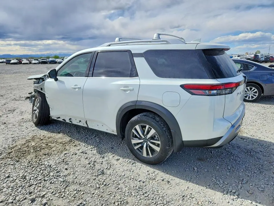 2024 NISSAN PATHFINDER SL  