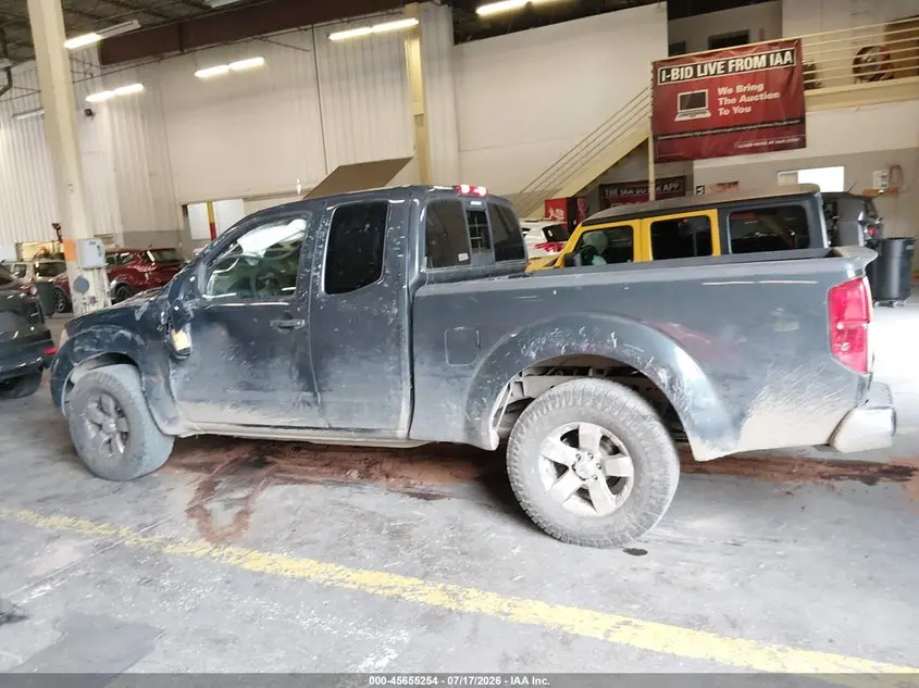 2013 NISSAN FRONTIER SV