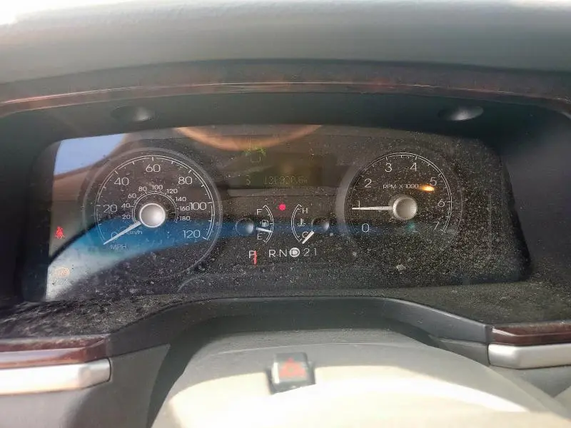 2010 LINCOLN TOWN CAR SIGNATURE LIMITED  
