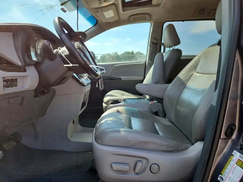 2015 TOYOTA SIENNA XLE 8-PASSENGER  