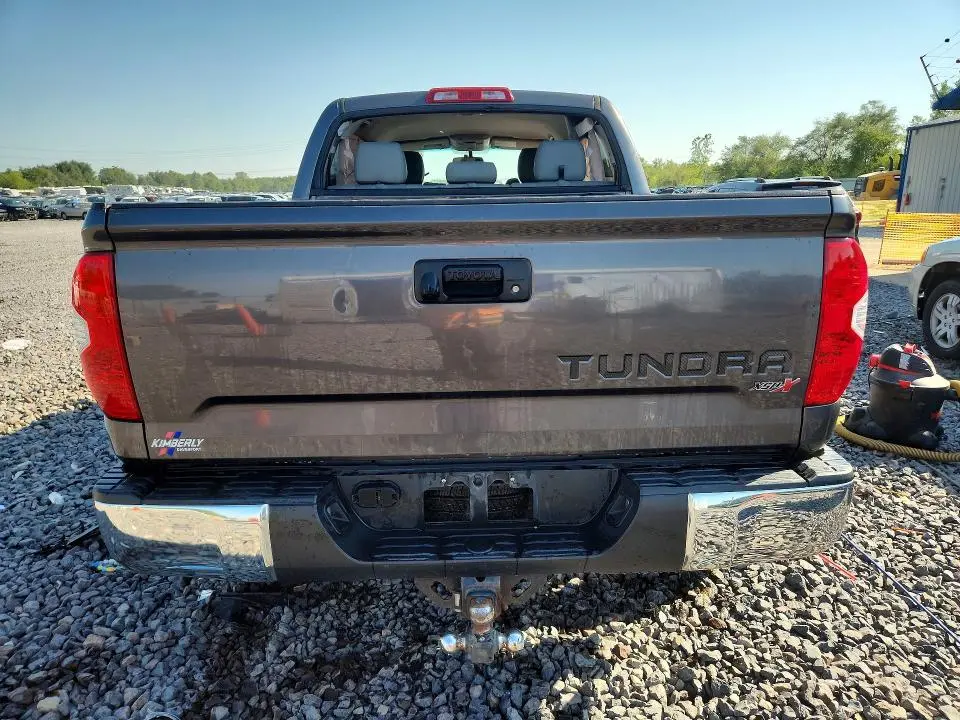 2016 TOYOTA TUNDRA CREWMAX SR5  