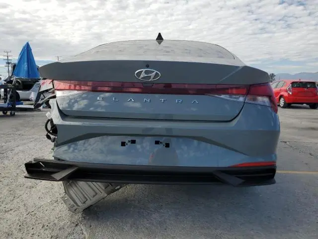 2022 HYUNDAI ELANTRA SE  