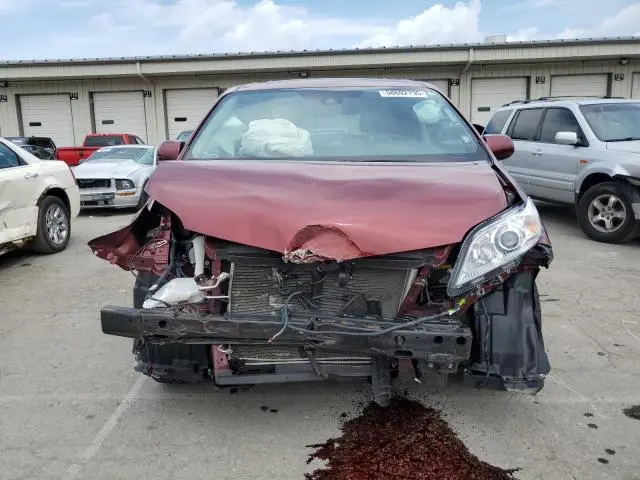 2019 TOYOTA SIENNA XLE  