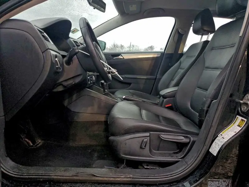 2013 VOLKSWAGEN JETTA SE  