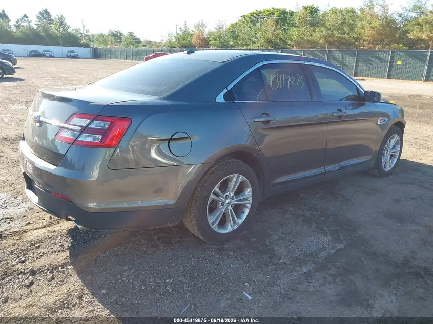 2018 FORD TAURUS SE