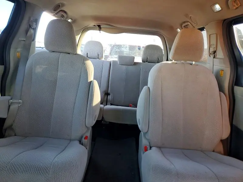 2011 TOYOTA SIENNA LE  