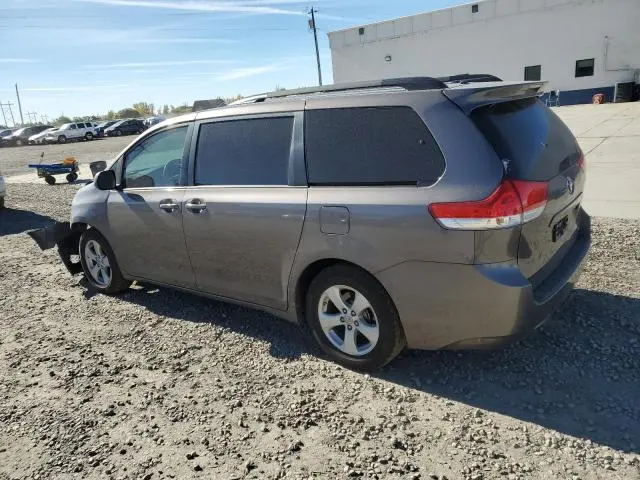 2014 TOYOTA SIENNA LE  