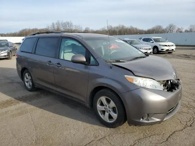 2014 TOYOTA SIENNA LE