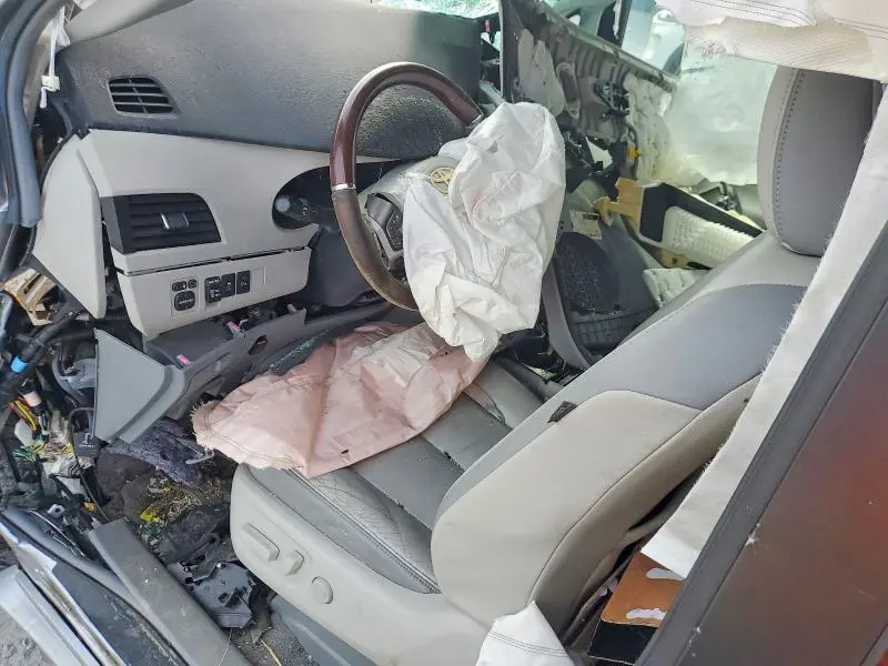 2011 TOYOTA SIENNA LIMITED 7-PASSENGER  